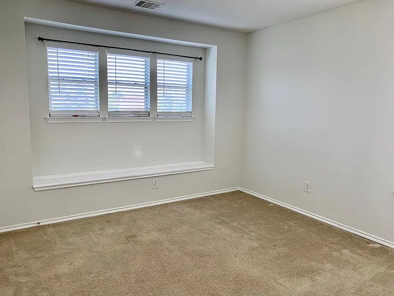 2902 Beacon Grove St — Photo 12