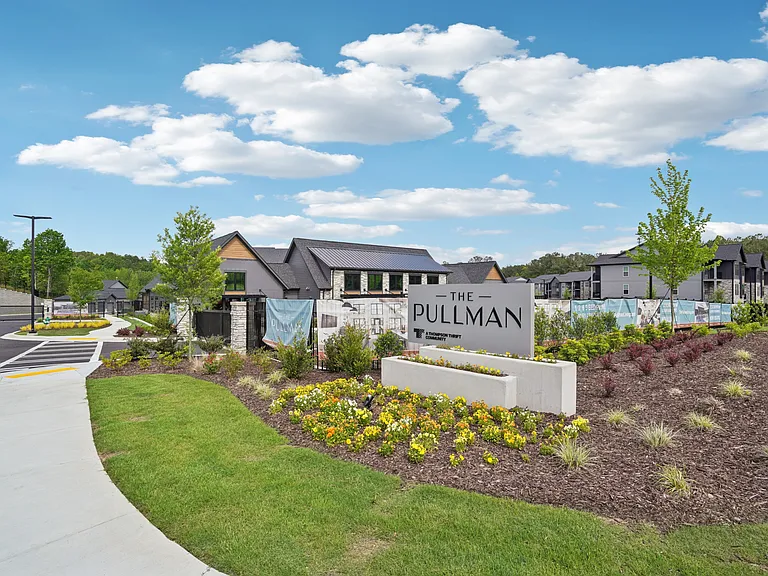 The Pullman Luxury Apartments — Photo 6