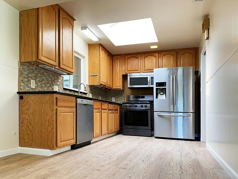 3407 Flora Vista Ave — Photo 4