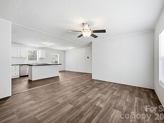 5th image of 290 Poppy Acres Ln