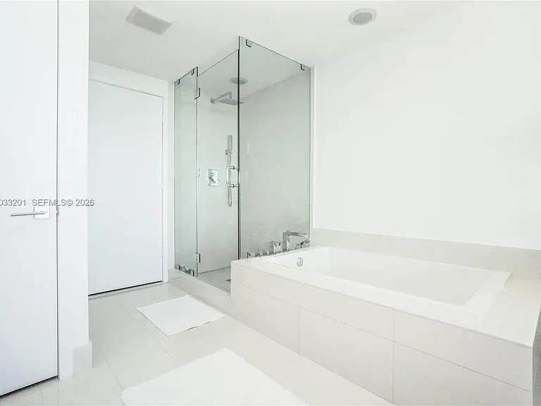 650 NE 32nd St #3505 — Photo 9