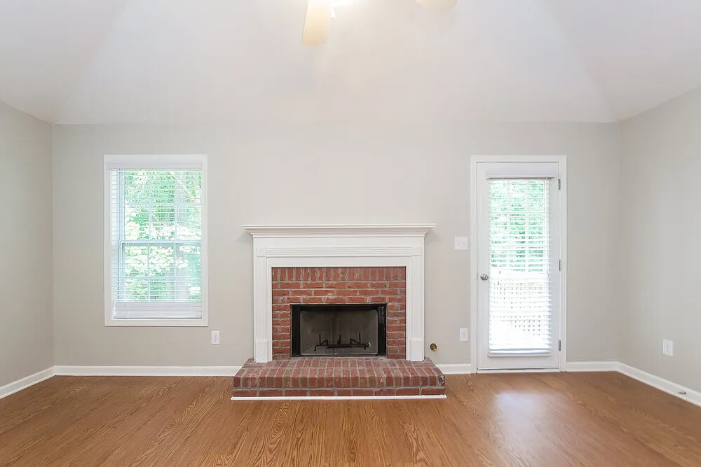 4 bed, 3.0 bath, 2280 sqft, $2,720 — Photo 2