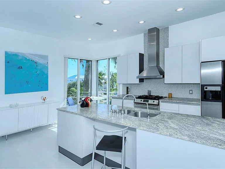 213 N Washington Dr — Photo 14