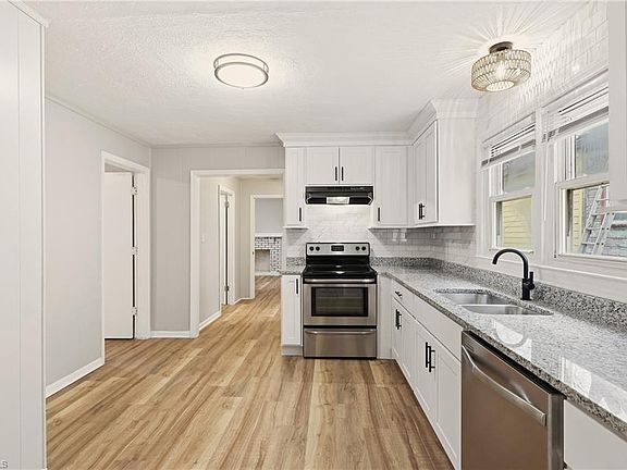 4th image of 205 Beach St