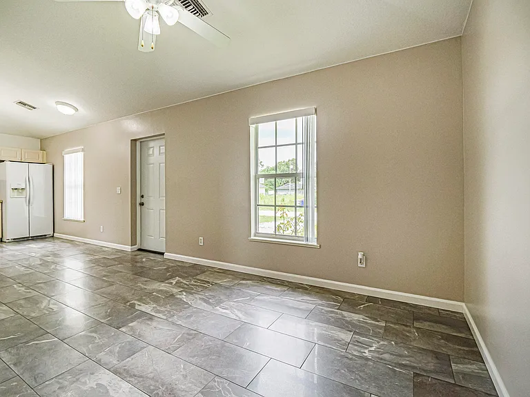 1456 25th Ct SW — Photo 8