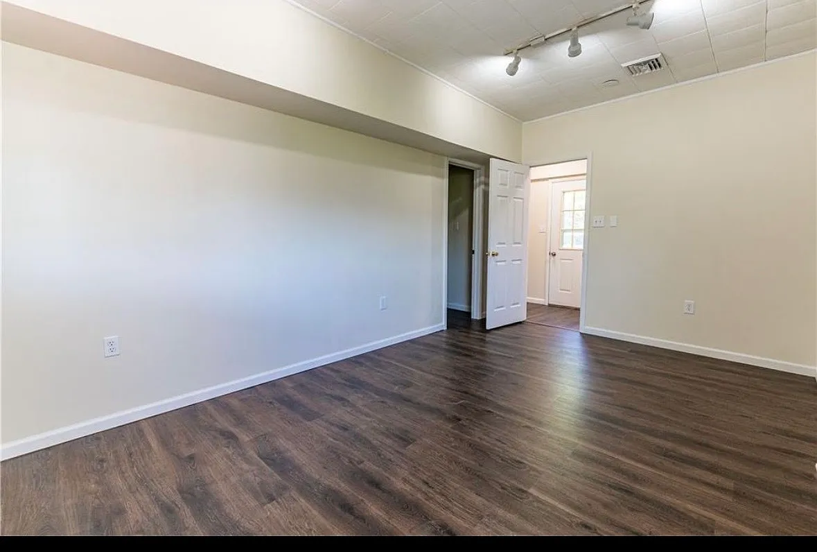 4 bed, 2808 sqft, $2,495 — Photo 4