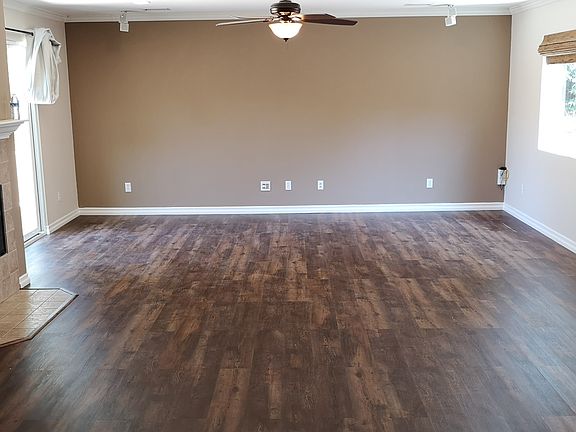 4th image of 4590 Chateau Dr