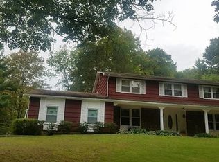 1 Christine Dr, Chestnut Ridge, NY 10977