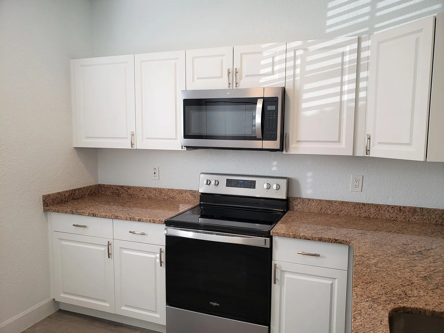 1 bed, 837 sqft, $1,425 — Photo 3