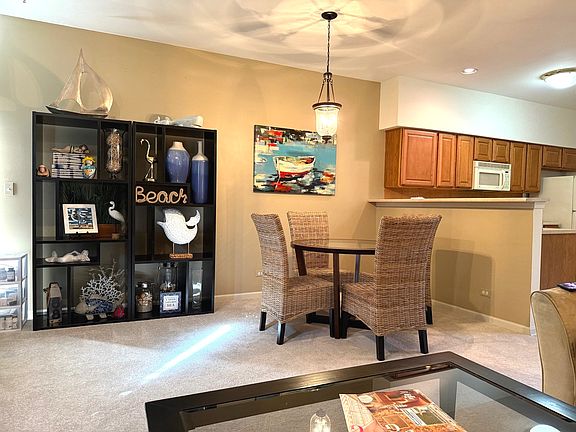 5th image of 1045 Woodview Ct