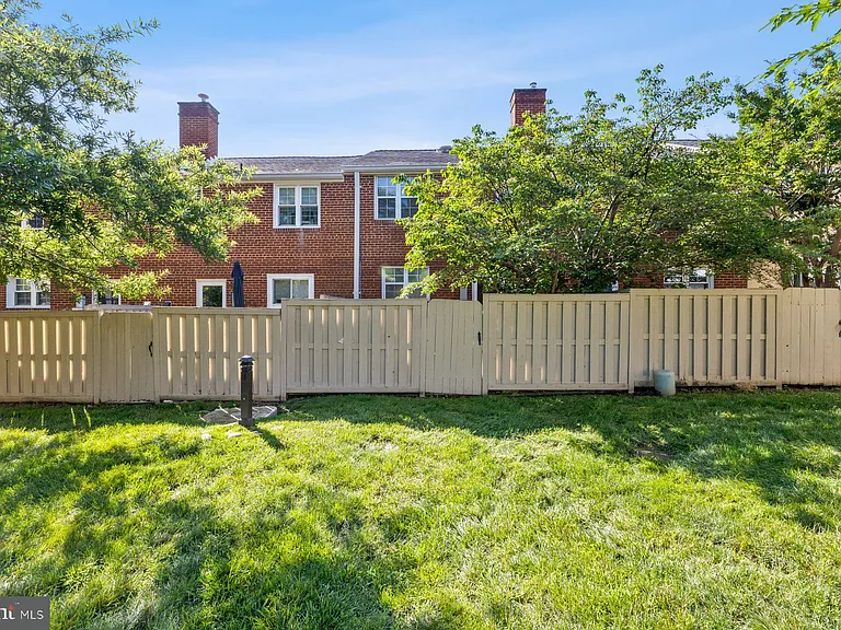 2512 N Dearing St — Photo 33