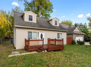 1330 Bamford Dr, Waterford, MI 48328