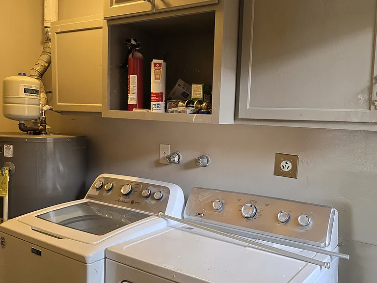 390 S Utica St — Photo 12