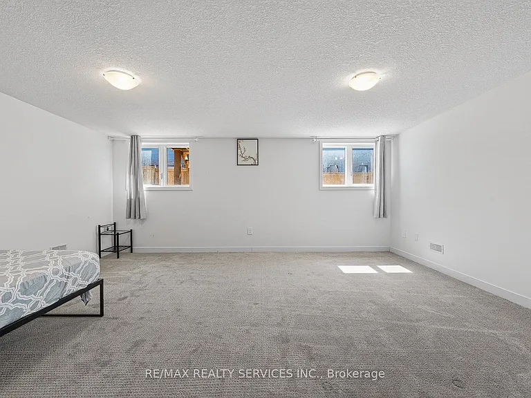 95 Queensbrook Cres — Photo 39