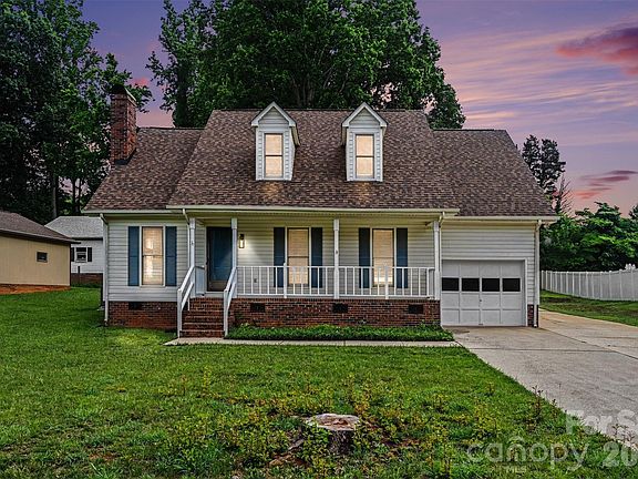 5th image of 608 Azalea Ln