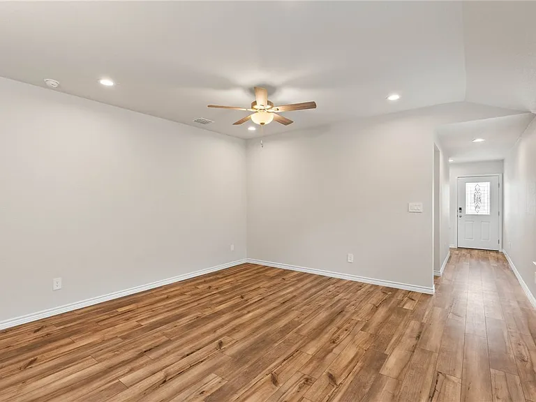 7621 Cowboy Trail Ln — Photo 13