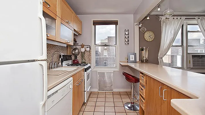 Sold by Fenwick Keats Real Estate | media 11
