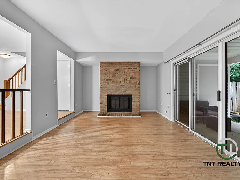 323 Constitution Cir — Photo 9