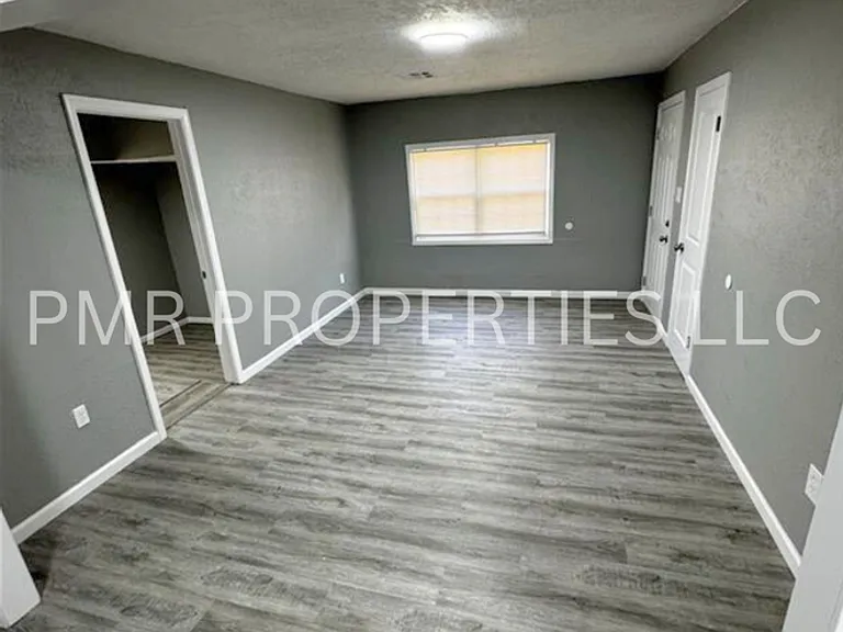 1804 NW Kingsbury Ave — Photo 6