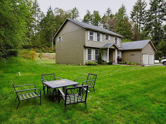 3rd image of 1096 SE Saint Patrick Ct