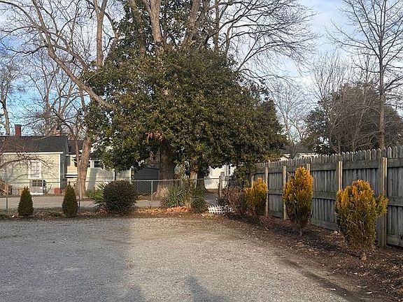 3rd image of 407 Saint Andrew St #1