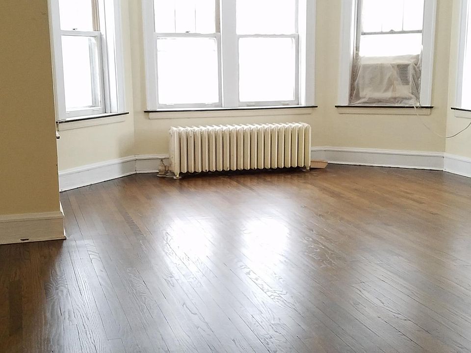 1st image of 2421 W Lunt Ave APT 3