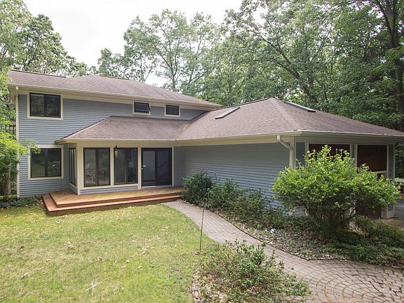 4th image of 2041 Saxonia Ln