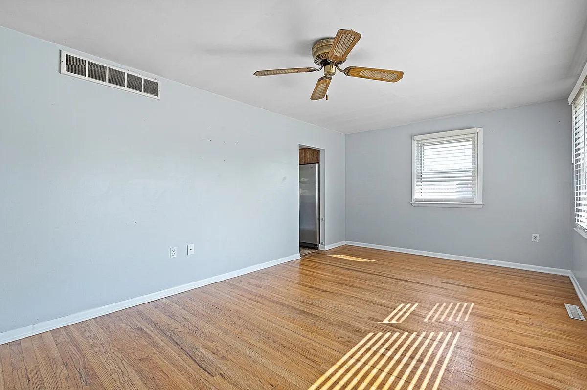 Building Photo - 212 N Brownleaf Rd