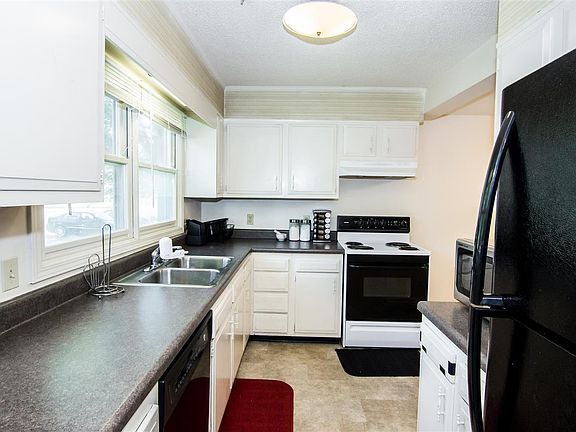 4th image of 1112 Mountain View Dr