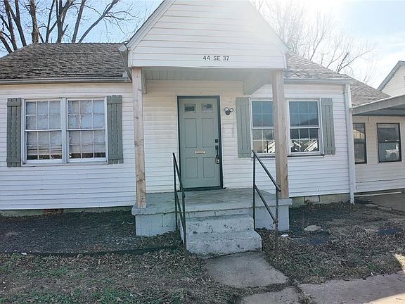 3rd image of 44 SE 37th St