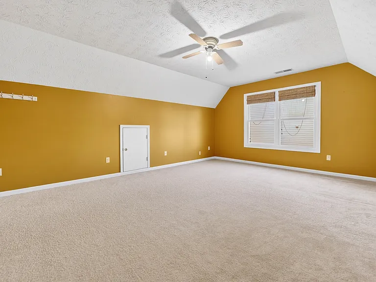 969 Bexhill Dr — Photo 33