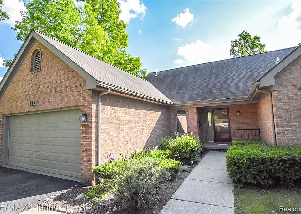 944 Woodridge Hills Dr, Brighton, MI 48116 Zillow