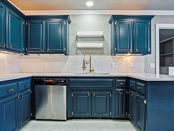 3rd image of 7409 NW 121st St
