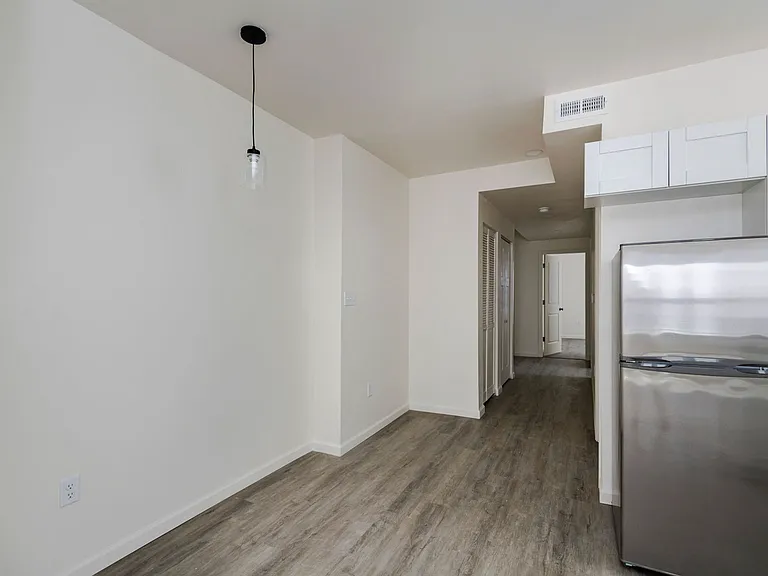 6043 Clemens Ave — Photo 5