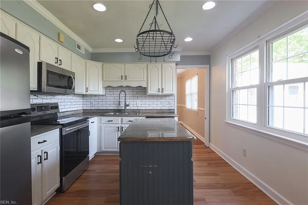 4 bed, 2.5 bath, $800 — Photo 1