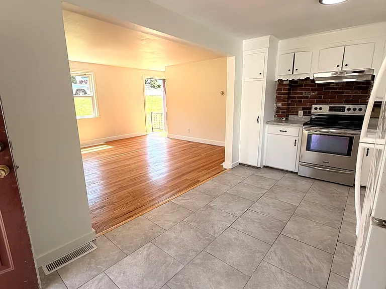 58 Barton Cir — Photo 7
