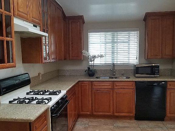 2nd image of 981 Calle Miramar