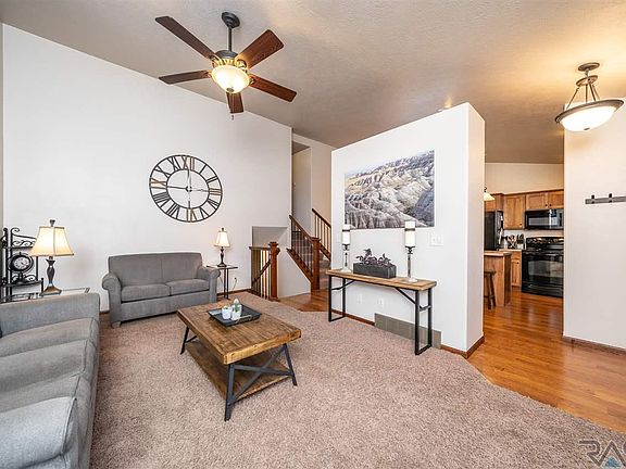 3rd image of 604 Cottonwood Dr