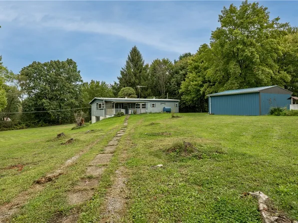 21 2nd St, Fredonia, PA 16124
