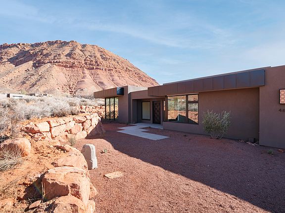 5th image of 461 W Paiute Dr