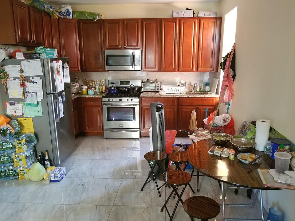 2nd image of 1753 Hobart Ave