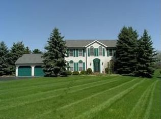 2800 Robal Ct, Saline, MI 48176