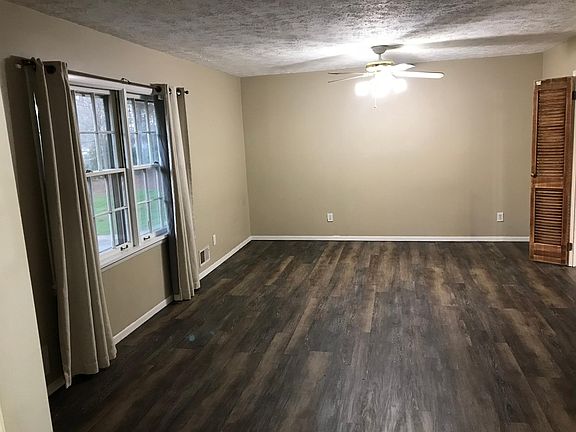 2nd image of 115 Sunnybrook Dr