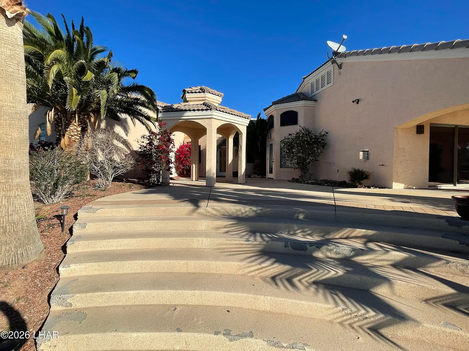 3 bed, 2.0 bath, 2184 sqft, $3,500 — Photo 4