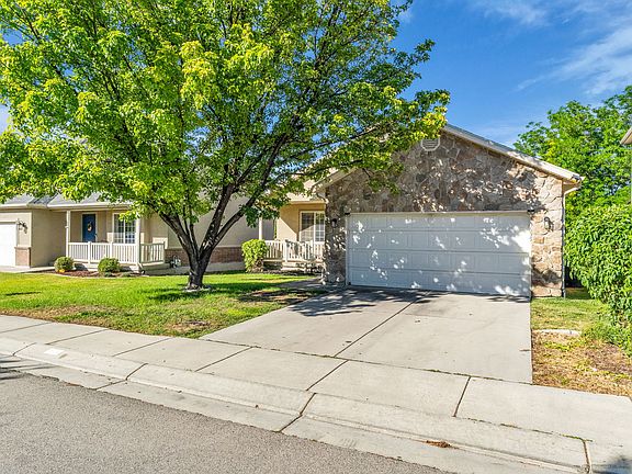 3rd image of 10695 Pine Grove Way