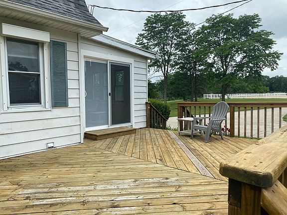 Back Deck overlooking the horse riding arena