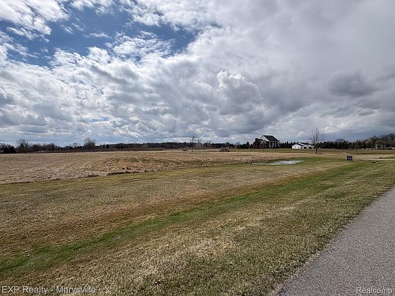 2nd image of 1 Putt R Dr