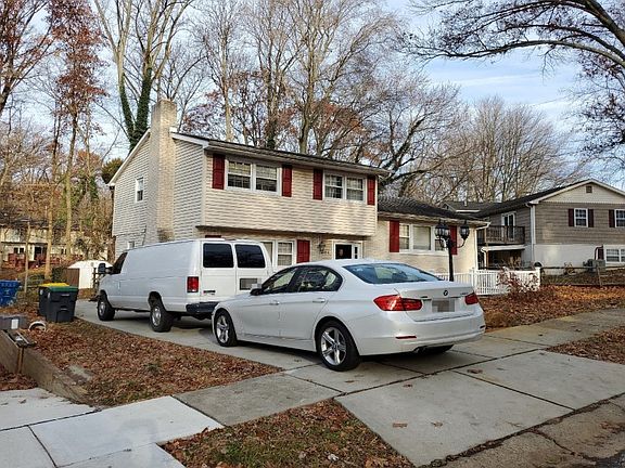 3rd image of 104 Newcomb Ct