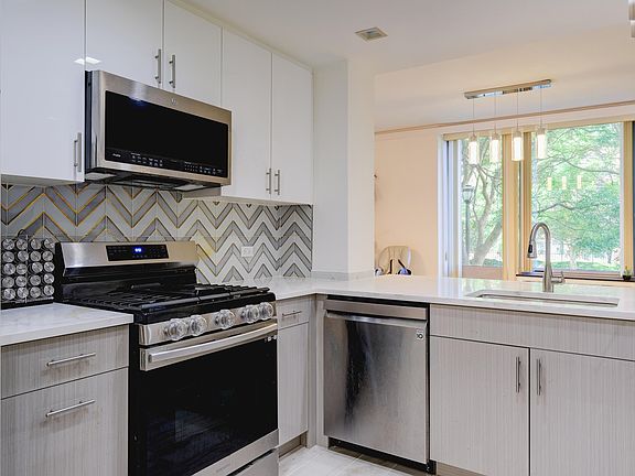 5th image of 25 Hudson St APT 210
