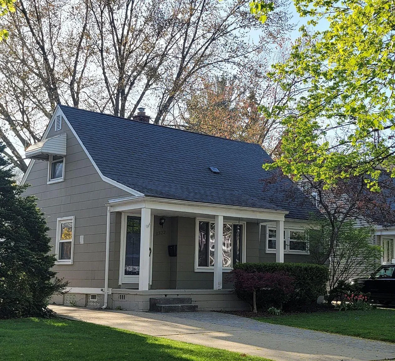 3 bed, 942 sqft, $2,200 — Photo 2